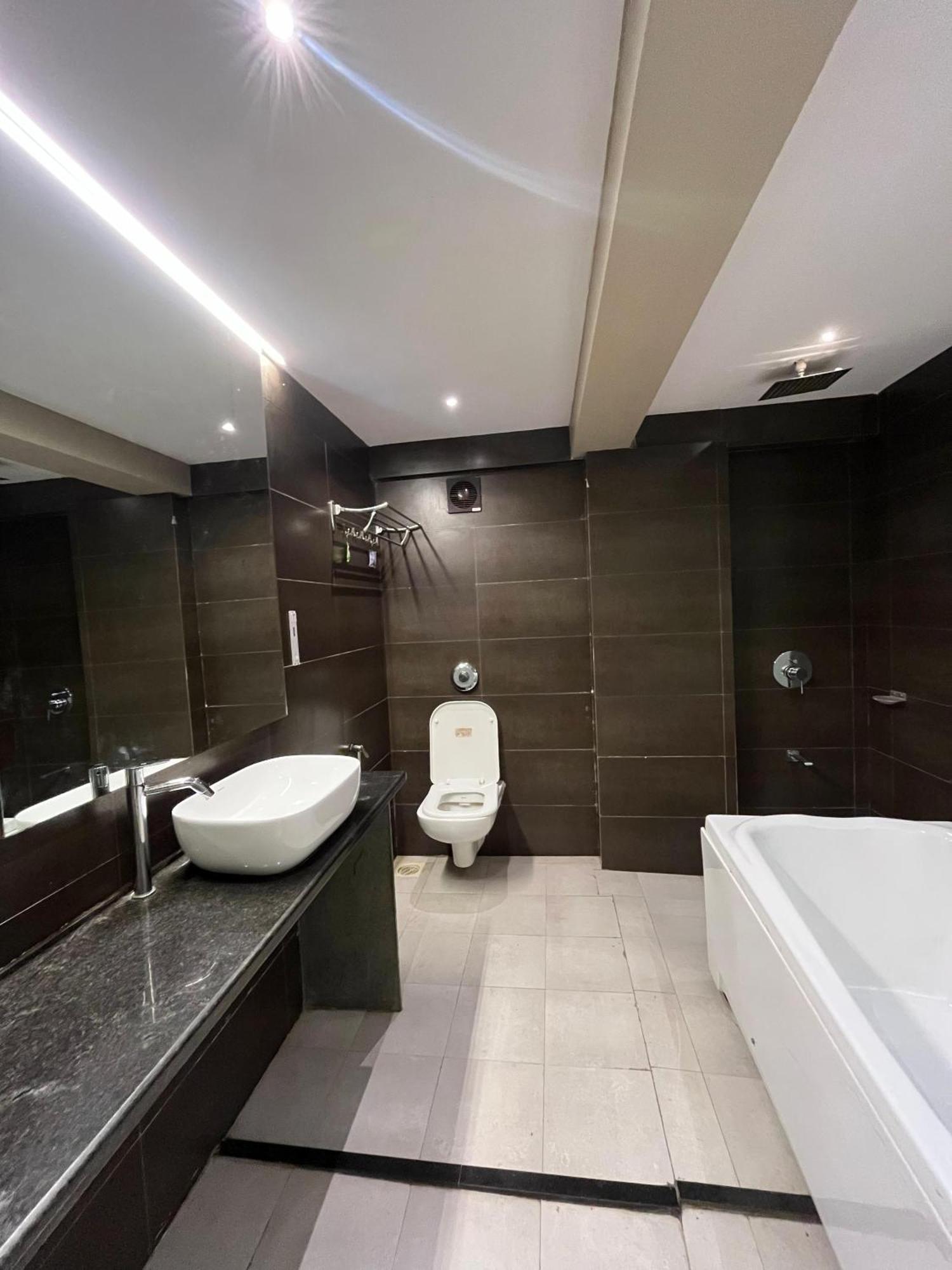 Hotel Merakee - Near Dahisar Mira Road Mumbai Exterior photo