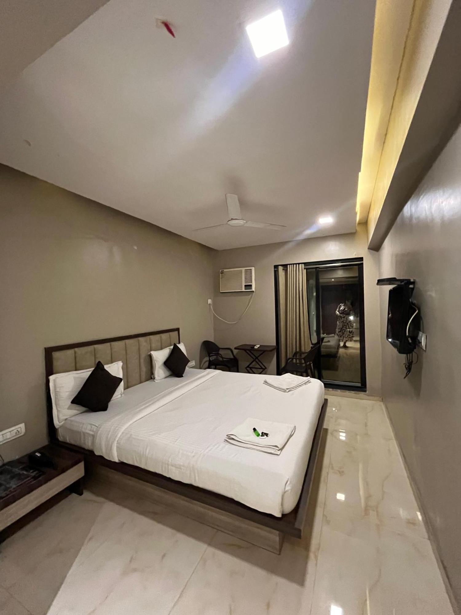 Hotel Merakee - Near Dahisar Mira Road Mumbai Exterior photo